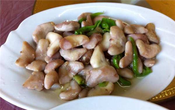 四角菱角怎么剥壳（野生菱角怎么剥壳）