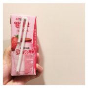 草莓牛奶怎么做?(草莓牛奶怎么做好喝)
