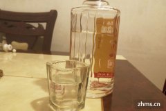 浓香型和酱香型白酒哪个好喝(酱香型白酒有哪些缺点)