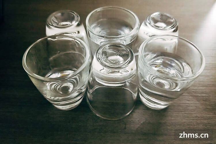 白酒可以冰镇后放冰箱吗(白酒冰镇后口感如何)