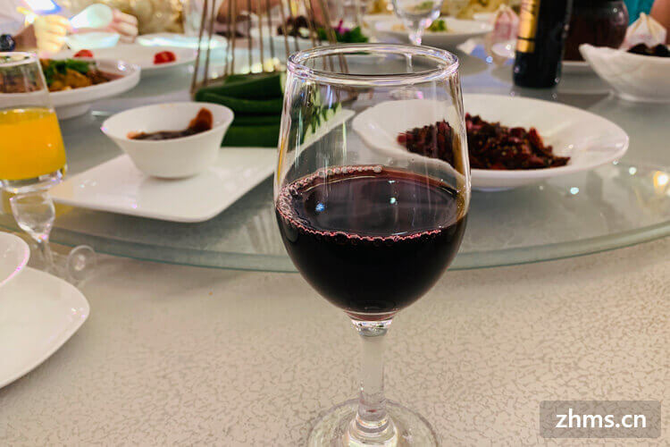 葡萄酒泡太久有什么影响吗?(葡萄酒泡好了还可以加糖吗)