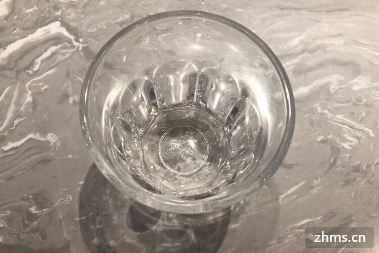 没喝完的白酒怎么扔(没喝完的白酒怎么带外地去)