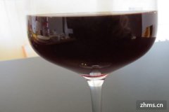 葡萄酒颜色取决于什么(葡萄酒颜色通过 和 两个方面进行描述)