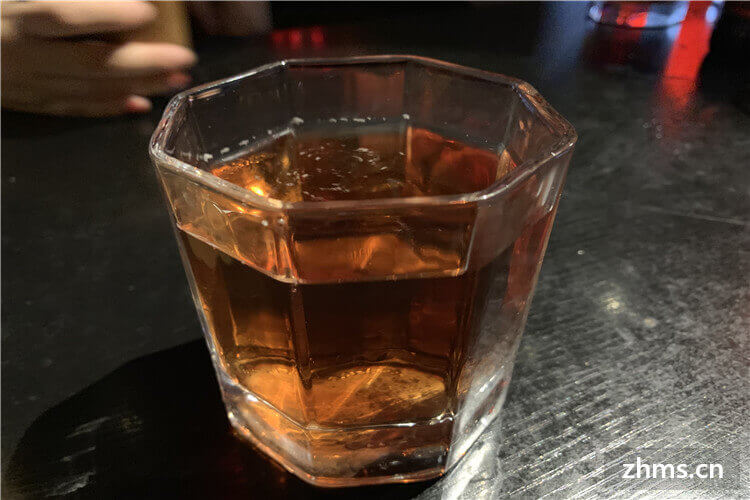 啤酒没有气泡是不是坏了(啤酒不冒泡可以喝么)