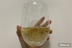 啤酒没开瓶器怎么打开(啤酒没开瓶器怎么开瓶)