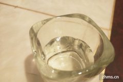浓香型和酱香型白酒的区别(浓香型和酱香型哪个好喝)