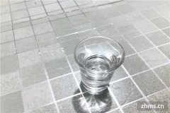 浓香型白酒能放多久会发黄(浓香型白酒能放多久,怎么保存)