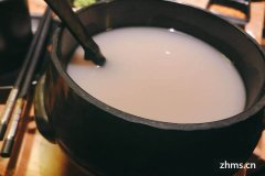 米酒和白酒哪个更易醉(米酒和白酒的区别功效)