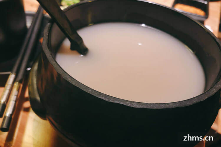 米酒和白酒哪个更易醉(米酒和白酒的区别功效)