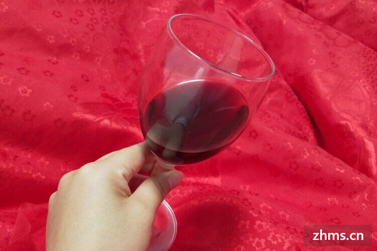 葡萄酒和干红的功效区别(葡萄酒和干红的区别)