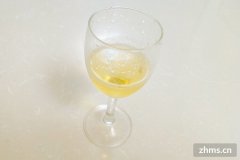进口啤酒里面有杂质正常吗(进口啤酒有沉淀物能喝吗)