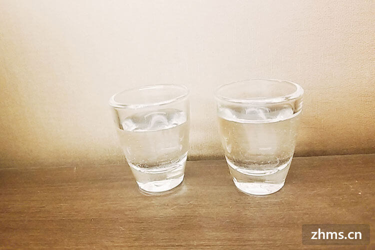 散酒如何分辨酒精酒和粮食酒(散酒是酒精勾兑出来的吗)